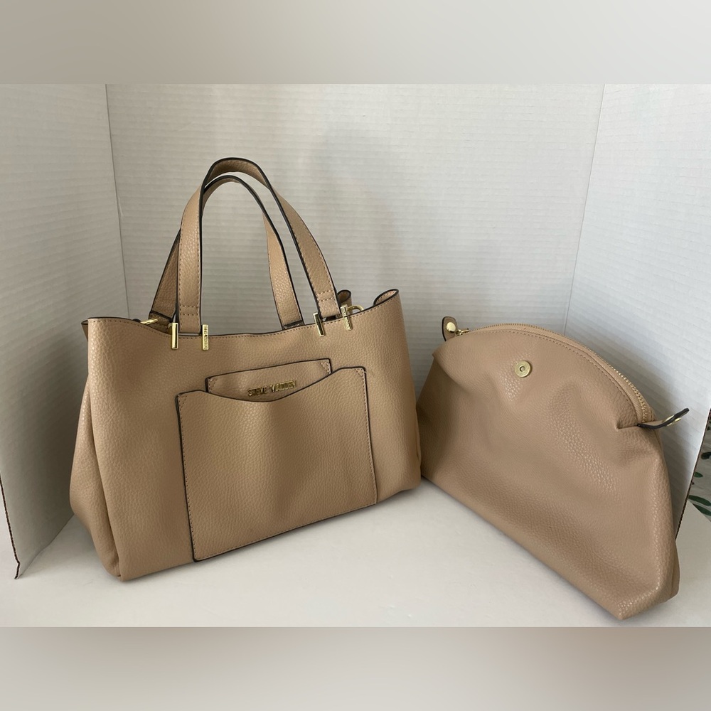 Steve Madden women hand purse. Medium beige: light tan color.